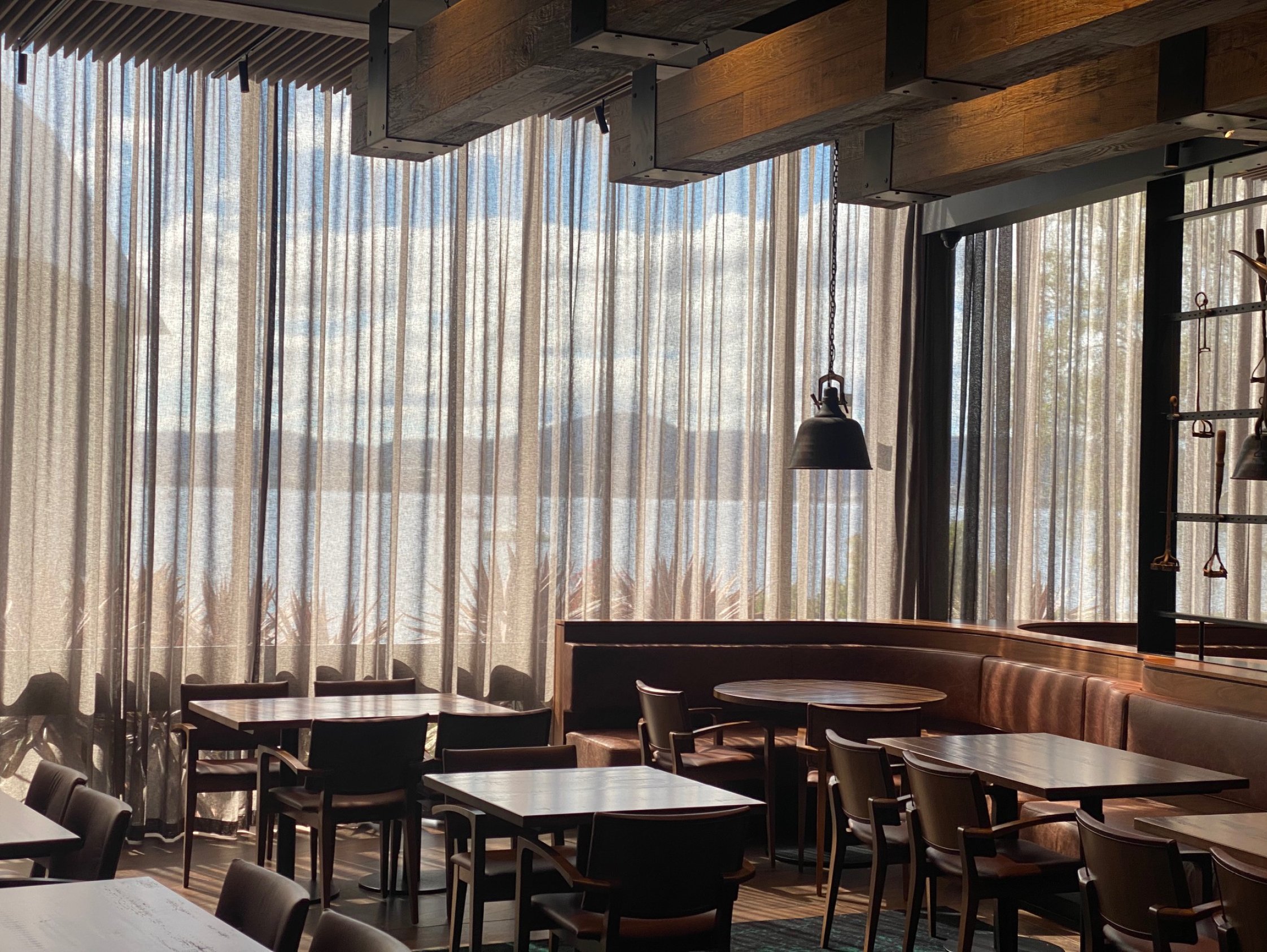 Longhorn-restaurant-2-2.jpg