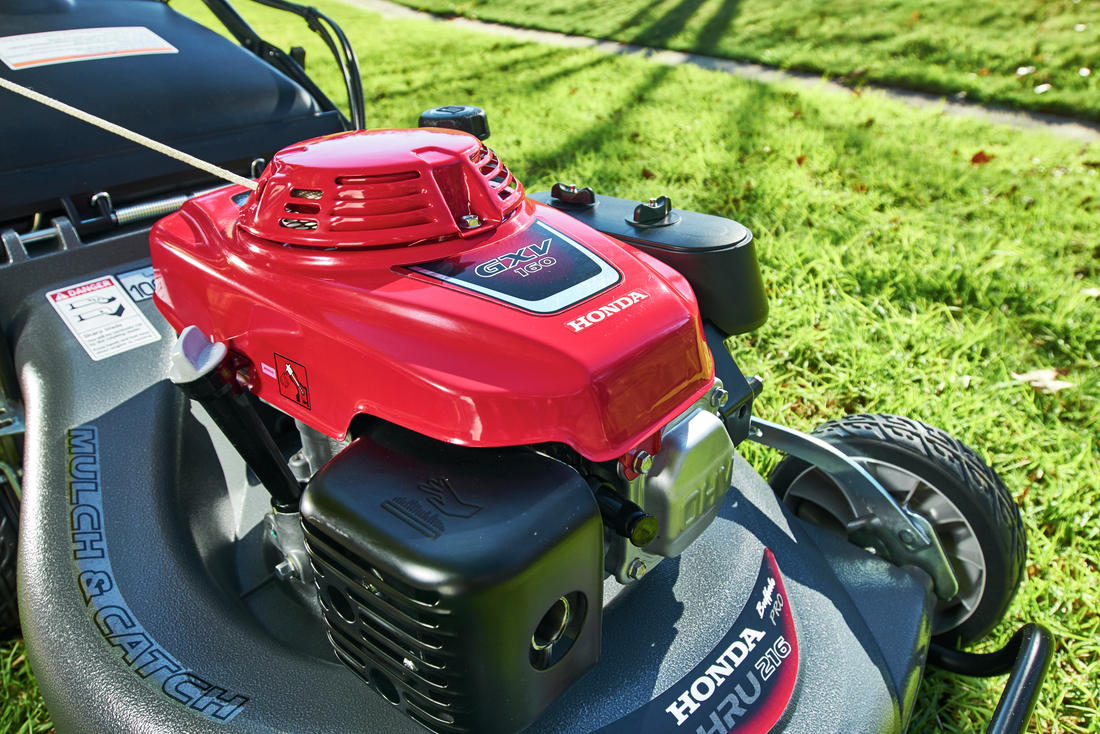 HRU216-KEY-FEATURES-4-Stroke-3.jpg
