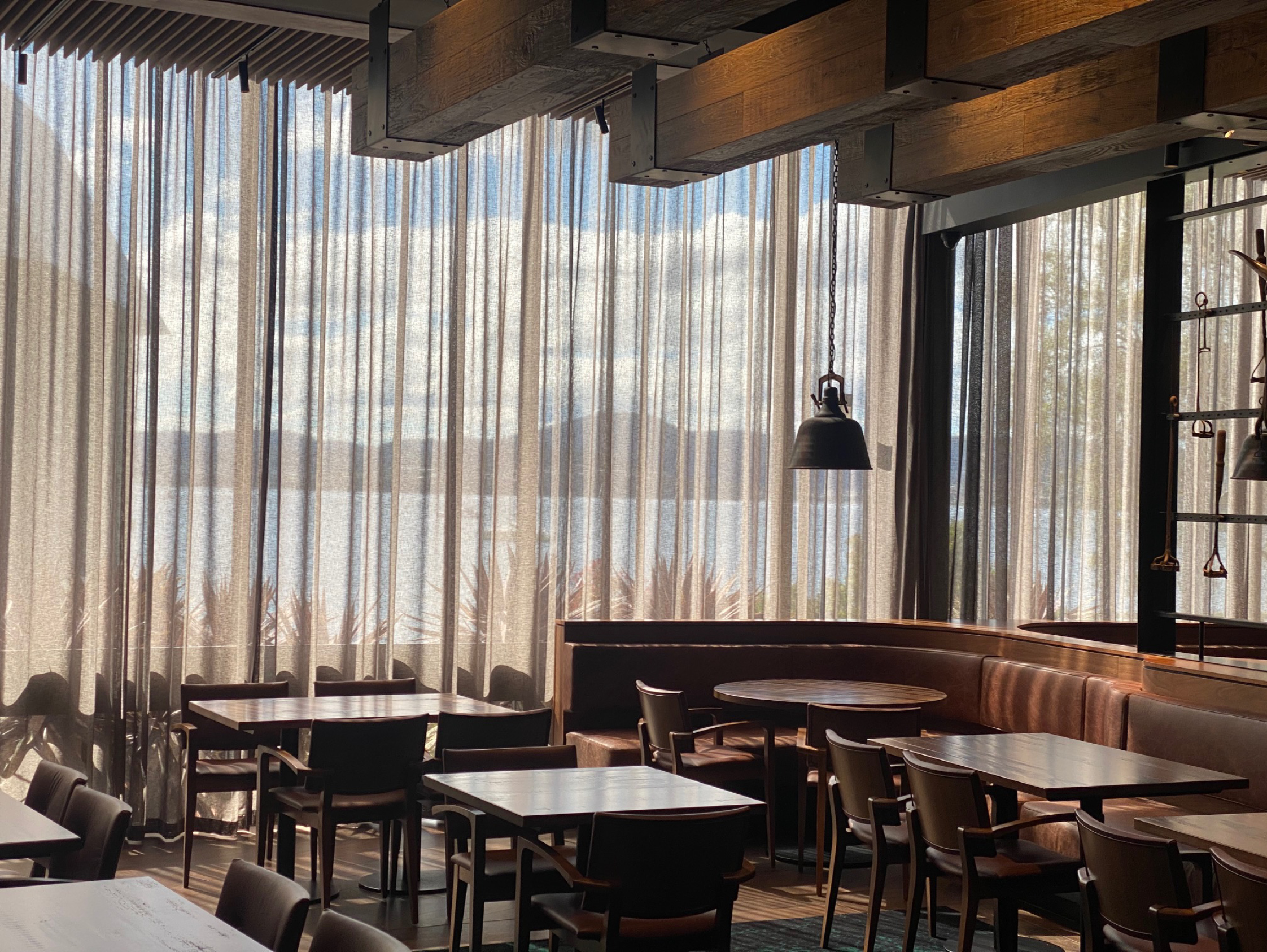 Longhorn-restaurant-2-2.jpg