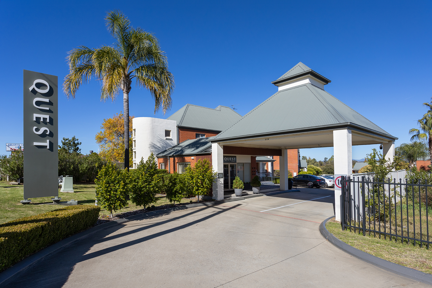 Quest-Tamworth-External-Front-driveway-entry-IMG_4988-1