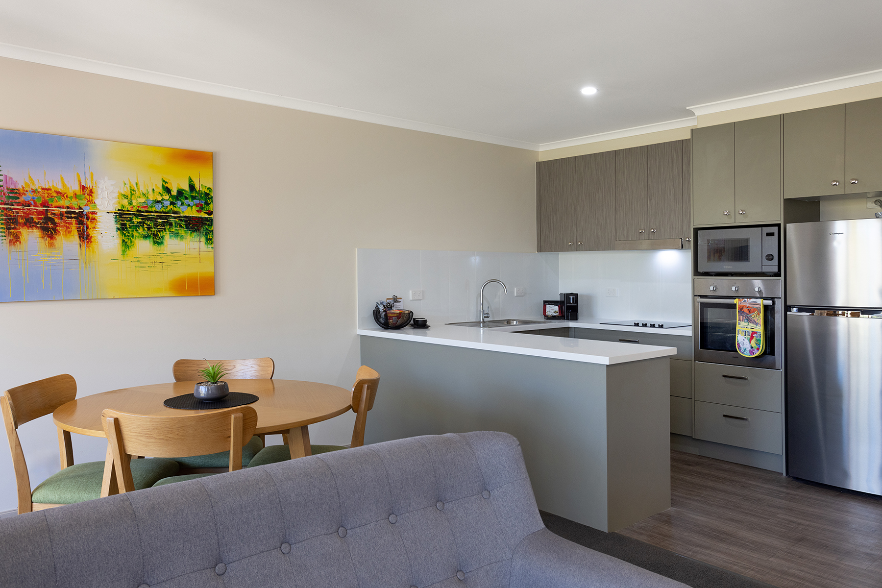 Quest-Tamworth-Lounge-dining-kitchen-IMG_5004-1