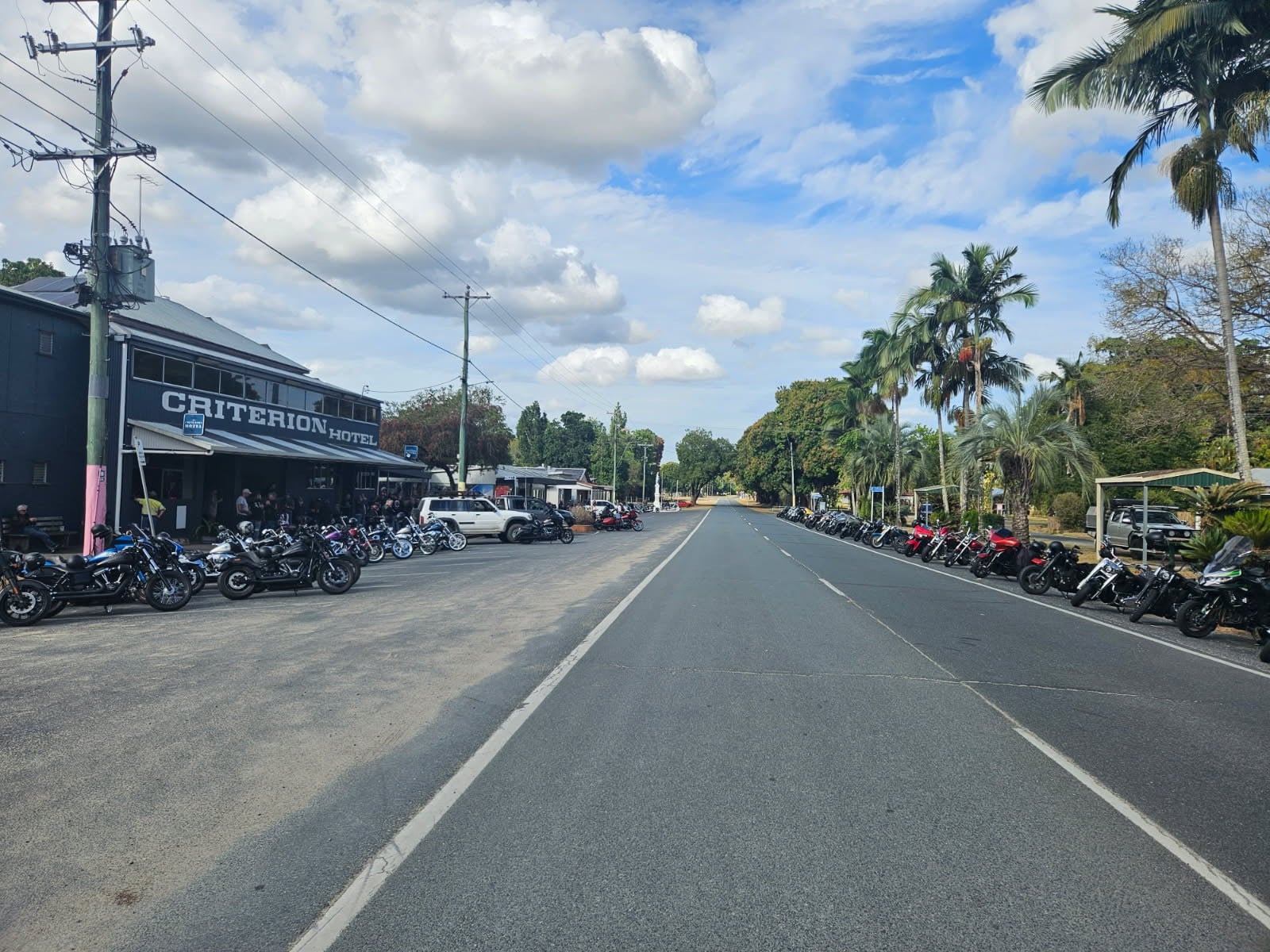 Front-of-Pub-Motorbike-Club-2