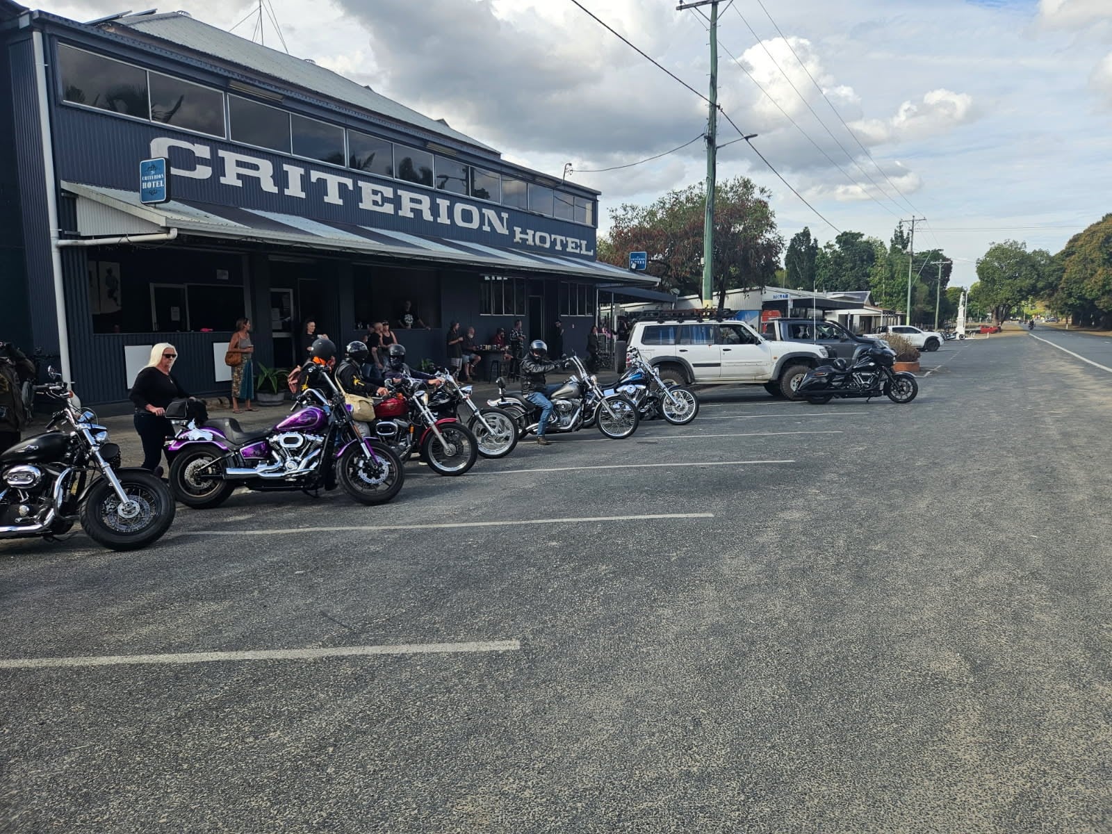 Front-of-Pub-Motorbike-Club-3